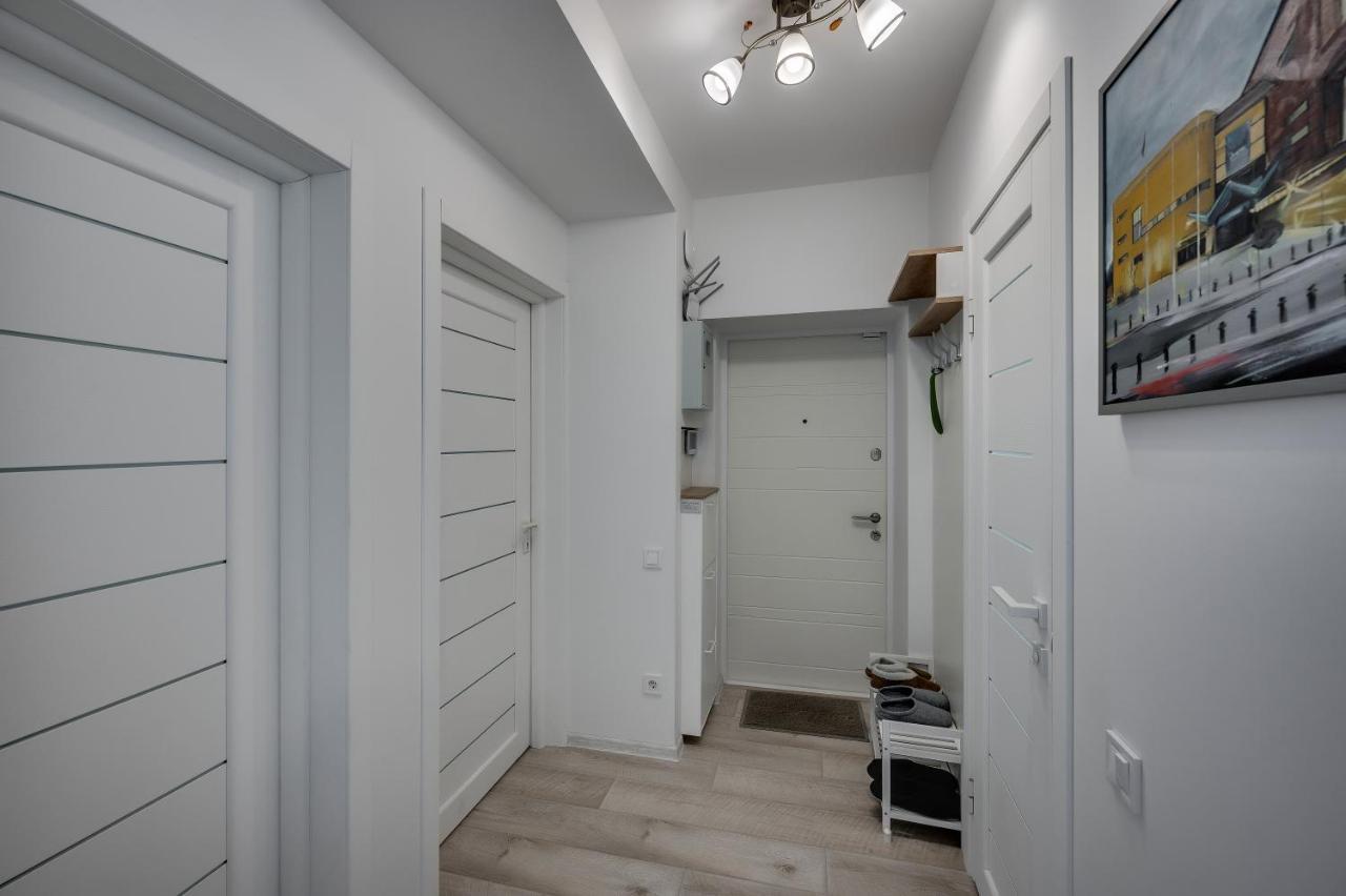White Apartment Scandinavian Style Zaporizhia Eksteriør billede